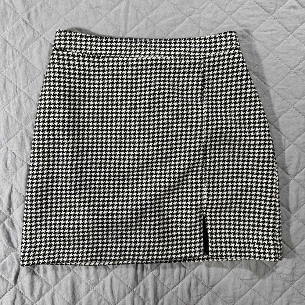 Hollister Wool-Blend Houndstooth Mini Skirt with Side Slit, Size XS